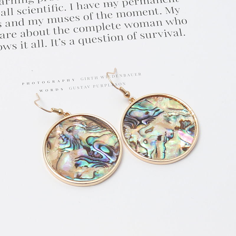 Body Jewelry Brands - 大きな丸いアワビ貝殻の紙のような曲線を描く幾何学模様のダングルイヤリング、ゴールドカラー、スエードレオパード柄チャーム、ブランドジュエリー