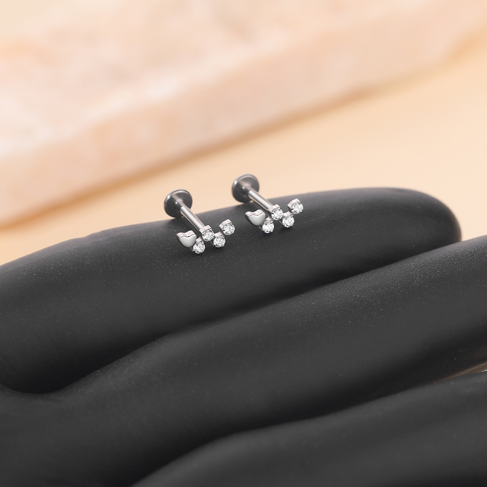 チタンとジルコニアの花の形をしたイヤリング,女性用,フラット - Flat Back Labret Stud のレビューと価格