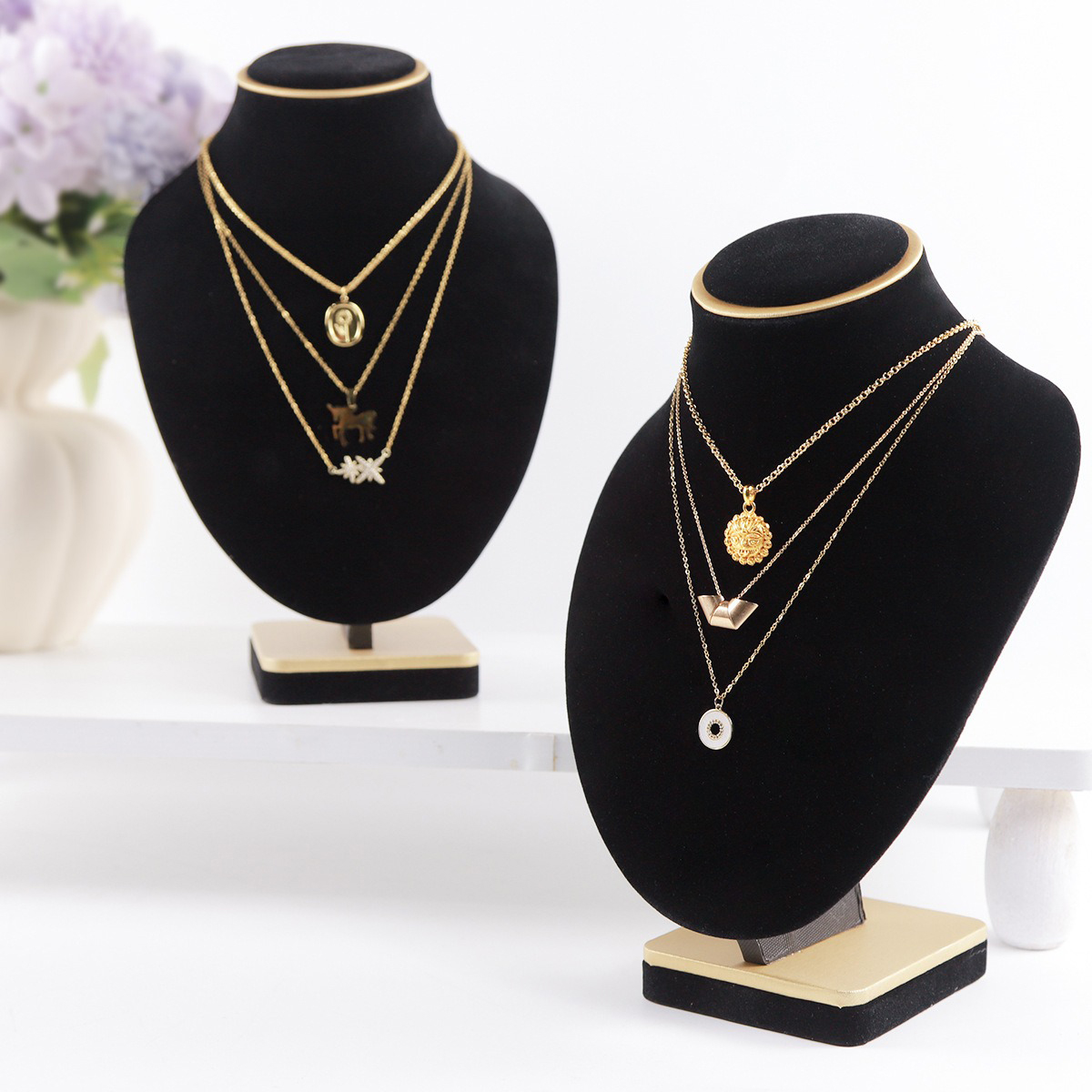 黒ベルベット製ジュエリーバスト、リアルな積み重ね可能なネック - Body Jewelry Stores のレビューと価格