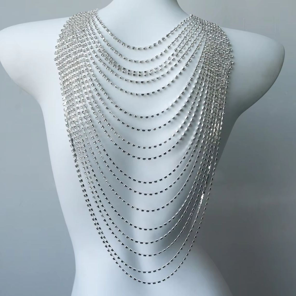 宴会用のおしゃれな多層ボディチェーン — 絶妙でセクシーなラ - Body Jewelry Back のレビューと価格