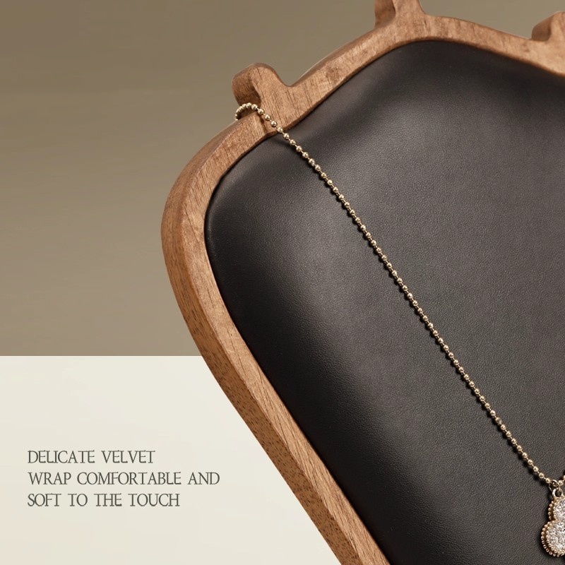 木製ネックレスディスプレイスタンド、白い革製ソフトマット付き - Body Jewelry Stores のレビューと価格