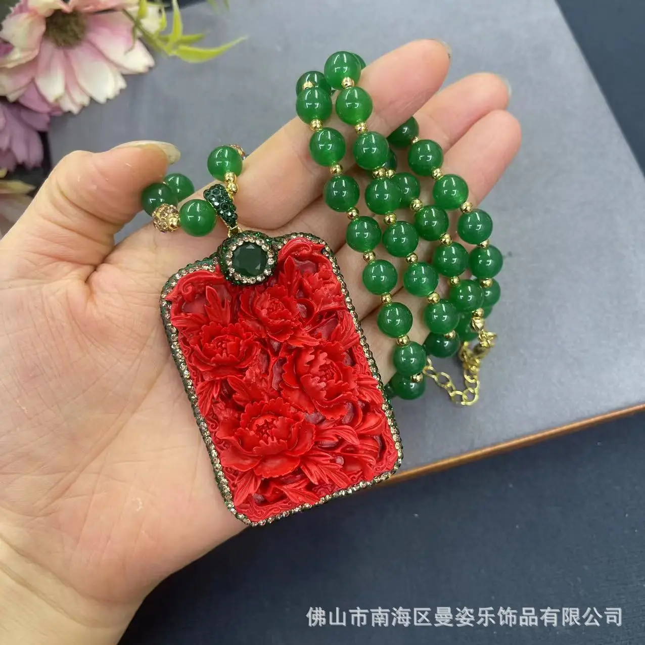 赤い牡丹の花の石のチェーン,空の瑪瑙のボディストーン,セータ - Body Jewelry Brands のレビューと価格