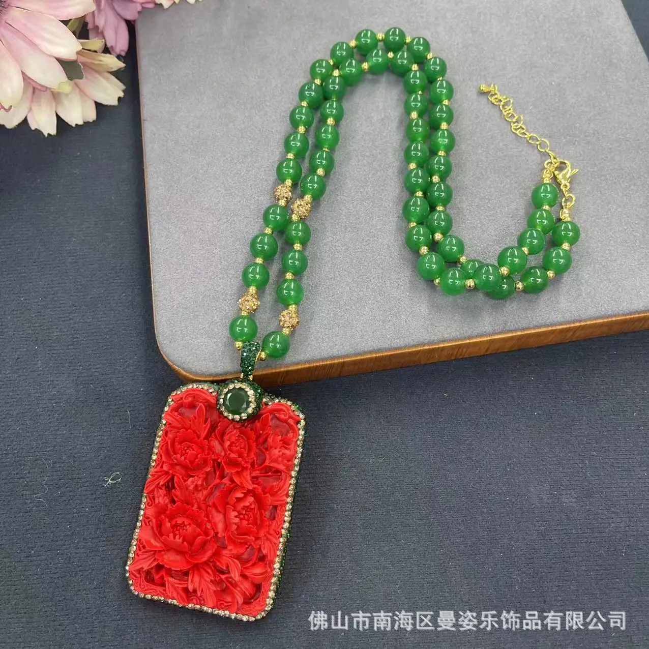 赤い牡丹の花の石のチェーン,空の瑪瑙のボディストーン,セータ - Body Jewelry Brands のレビューと価格